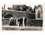 Staphorst (Ov), Kerkgang in klederdracht, gelopen 1948, Verzamelen, Ansichtkaarten | Nederland, Verzenden, 1940 tot 1960, Gelopen
