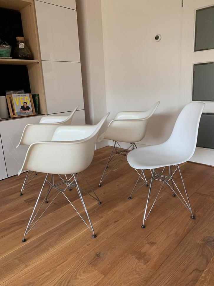 Vitra Eames stoelen replica, Huis en Inrichting, Stoelen, Gebruikt, Vier, Kunststof, Metaal, Wit, Ophalen