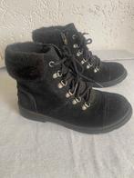 UGG veterschoenen mt. 38, UGG, Zwart, Ophalen of Verzenden, Zo goed als nieuw