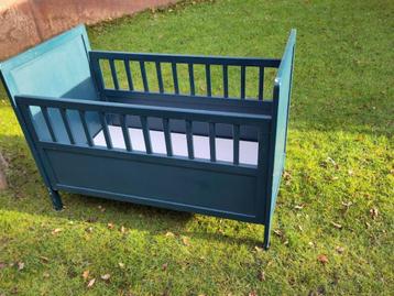 Origineel handgemaakt massief houten babybed - Vintage beschikbaar voor biedingen