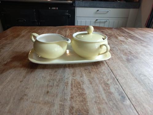 Regout pastel geel roomset op schaal, Antiek en Kunst, Antiek | Servies compleet, Ophalen of Verzenden