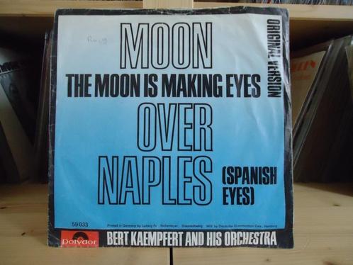7" Single Bert Kaempfert And His Orchestra - Moon Over Naple, Cd's en Dvd's, Vinyl Singles, Gebruikt, Single, Pop, 7 inch, Verzenden