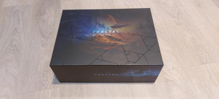 Bordspel - Fractal: Beyond the Void - Collector's Edition, Hobby en Vrije tijd, Gezelschapsspellen | Bordspellen, Zo goed als nieuw