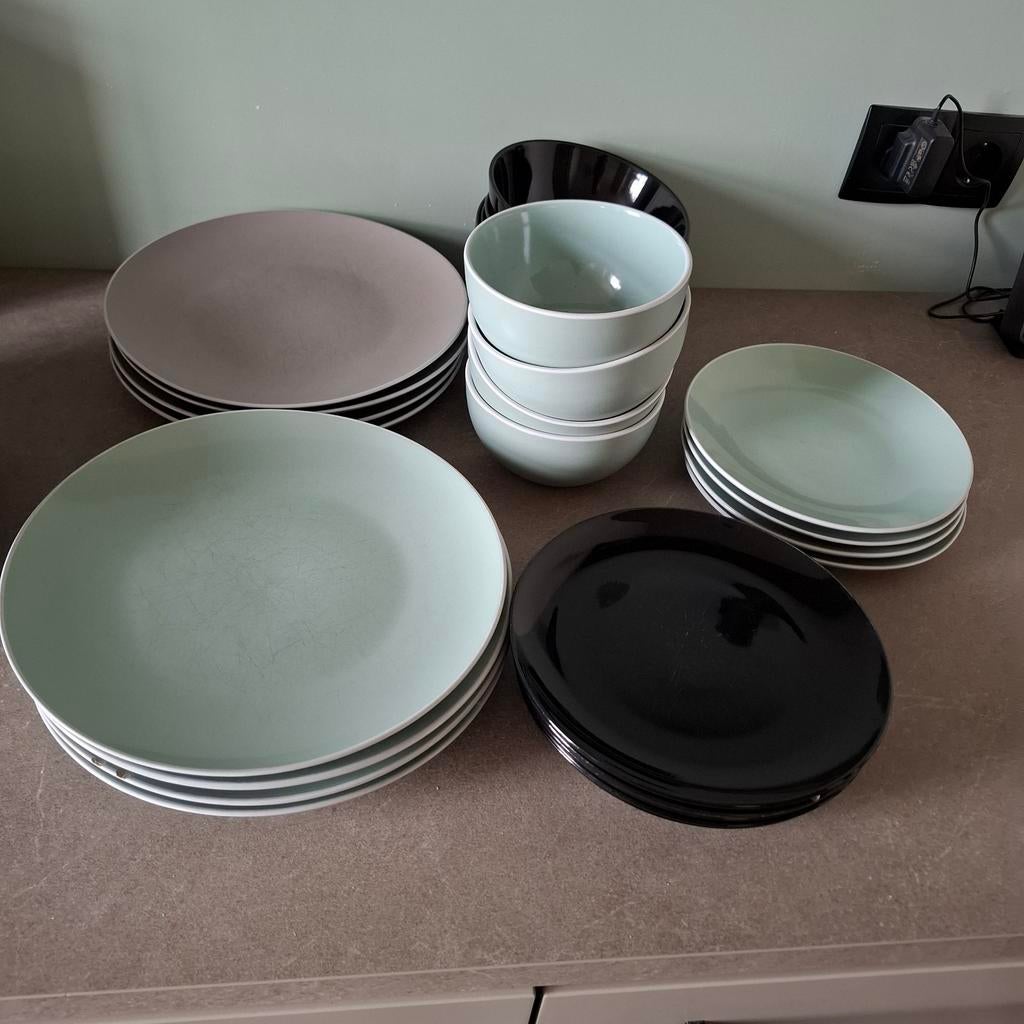 27-delig servies + bestek - ideaal voor uitzet, Huis en Inrichting, Keuken | Servies, Gebruikt, Compleet servies, Effen, Overige materialen