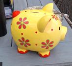 Groot Spaarvarken met Dopjes - 30x25cm, Verzamelen, Spaarpotten, Ophalen of Verzenden, Gebruikt, Steen, Aardewerk of Keramiek