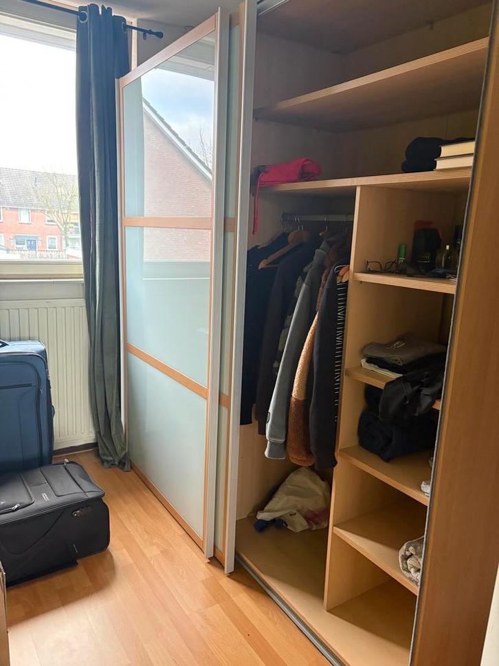 Ruime kledingkast met schuifdeuren, Huis en Inrichting, Kasten | Kledingkasten, Gebruikt, 200 cm of meer, 150 tot 200 cm, 50 tot 75 cm