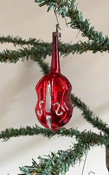 Brocante oude kerstbal viool beschikbaar voor biedingen