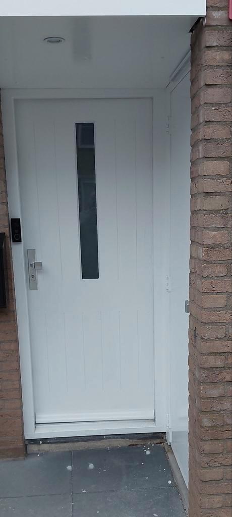 Jonge houten voordeur - 20 maanden oud, Doe-het-zelf en Verbouw, Deuren en Horren, Zo goed als nieuw, Buitendeur, 200 tot 215 cm