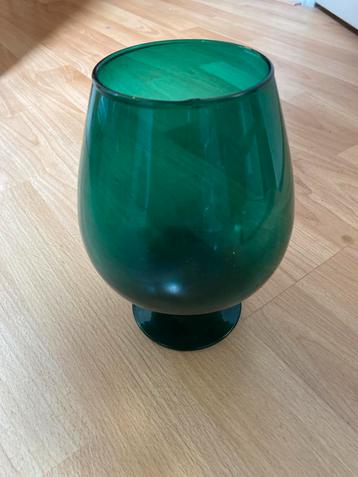Groene Vintage Vaas met Voet - Elegant Design Glaswerk beschikbaar voor biedingen