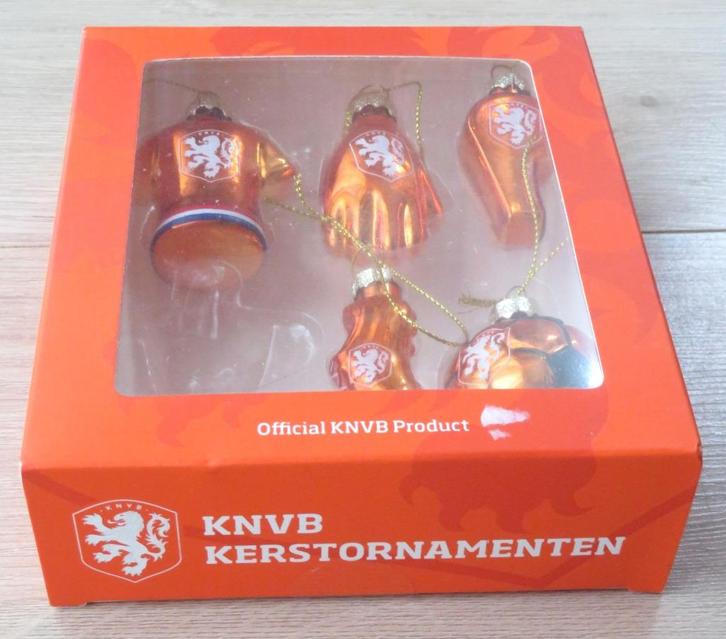Doosje met 5 Kerstballen uitgegeven door de KNVB, Diversen, Kerst, Ophalen of Verzenden