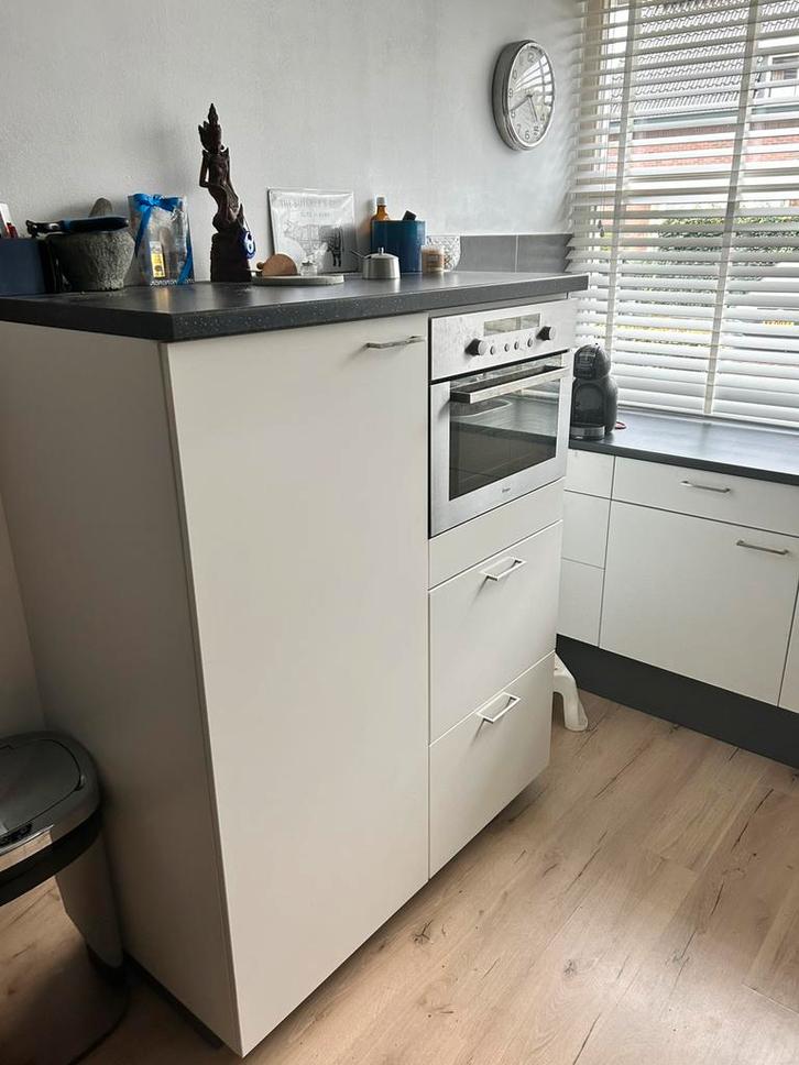 Ovenkast met gebruikte Whirlpool combi magnetron/ oven, Huis en Inrichting, Keuken | Complete keukens, Gebruikt, Overige typen