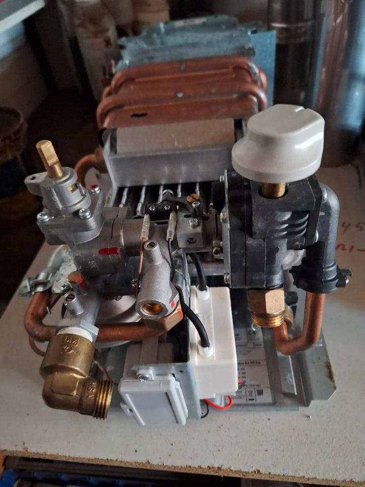 Campinggas geiser kookplaat caravan, Caravans en Kamperen, Caravan accessoires, Zo goed als nieuw, Ophalen of Verzenden