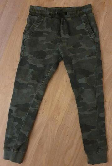 Camouflage jogger, mt122,joggingsbroek,sweatpants,groen,HEMA