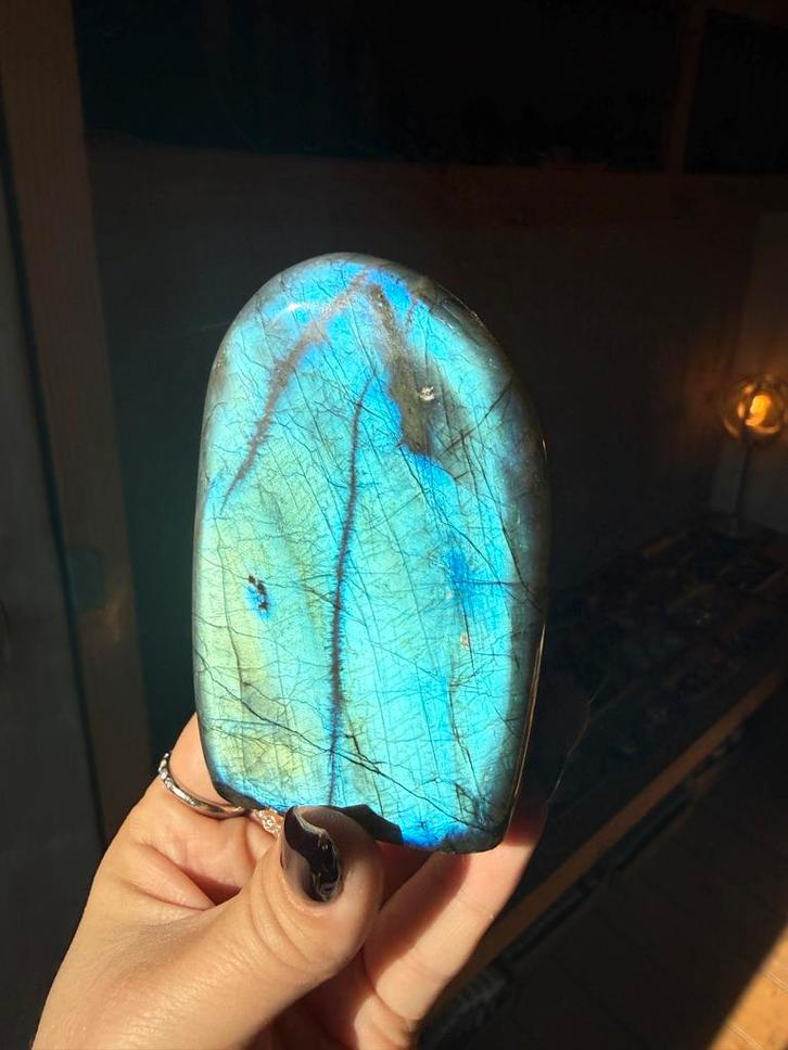 Deze labradoriet heeft een lampje ingeslikt zoveel flash, Verzamelen, Mineralen en Fossielen, Mineraal, Ophalen of Verzenden