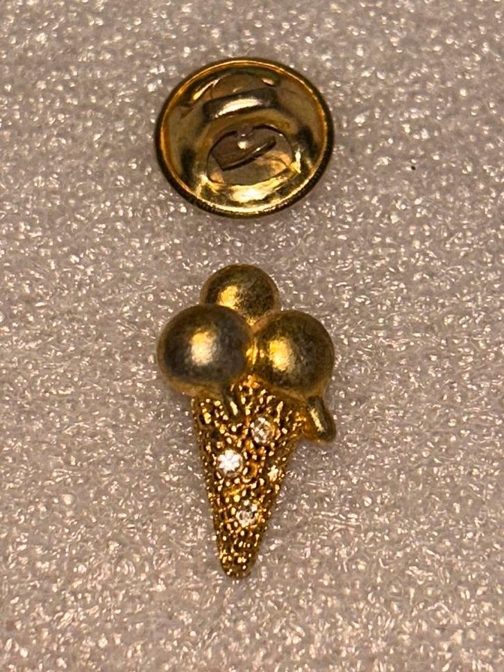Pin ijsje, Verzamelen, Speldjes, Pins en Buttons, Zo goed als nieuw, Speldje of Pin, Overige onderwerpen, Ophalen of Verzenden