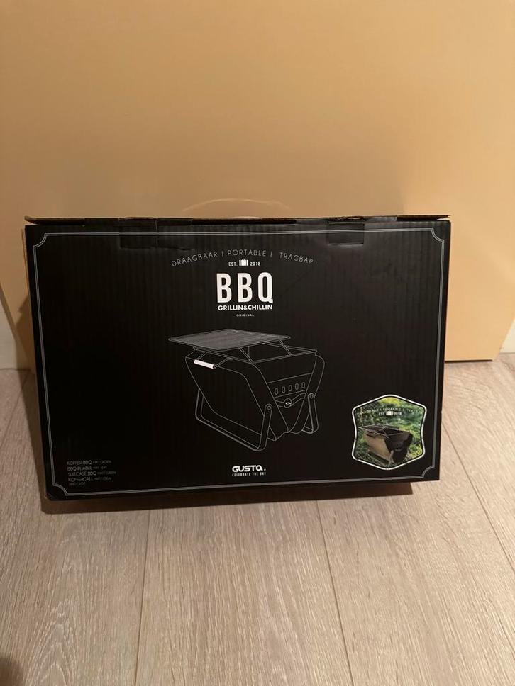 Gusta Draagbare BBQ - Perfect voor Onderweg!, Tuin en Terras, Houtskoolbarbecues, Nieuw, Ophalen