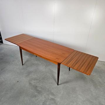 Vintage uitschuifbare eettafel XL Oswald Vermaercke beschikbaar voor biedingen