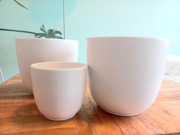 Set Tusca bloempotten wit 2x19,5cm en 1 kleinere beschikbaar voor biedingen