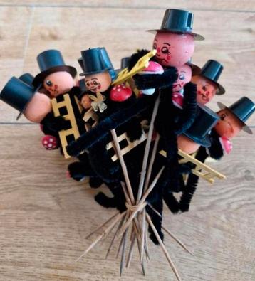 Twintig Schoorsteen Veger Prikkers beschikbaar voor biedingen