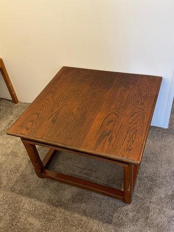 Salontafel met lade 70x70cm. Hoogte 44cm beschikbaar voor biedingen