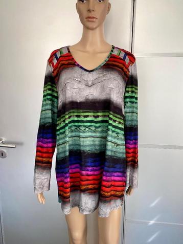 J213 Sempre Piu maat 46=XL lang top shirt trui groen rood beschikbaar voor biedingen