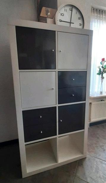 Ikea kallax Vakkenkast met deurtjes en laden  hoogglans  beschikbaar voor biedingen