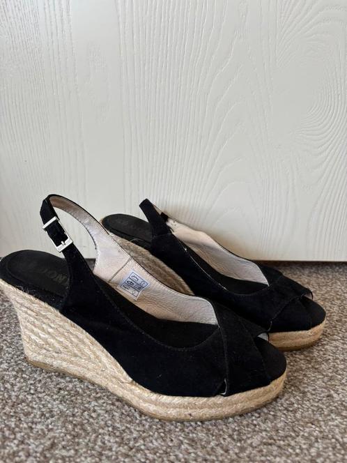 Fraaie sandaaltjes- mt 36- zwart suède met beige sleehak, Kleding | Dames, Schoenen, Zo goed als nieuw, Sandalen of Muiltjes, Zwart