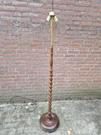 gedraaide houten vloerlamp vintage, Huis en Inrichting, Lampen | Vloerlampen, Ophalen of Verzenden, 'T Olde Gre-j, Info@toldegrej.nl