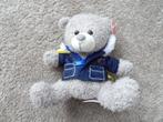 NIEUW 1 SUPER MOOIE grijze KNUFFELBEER met blauw jasje 24 cm, Ophalen of Verzenden, Nieuw