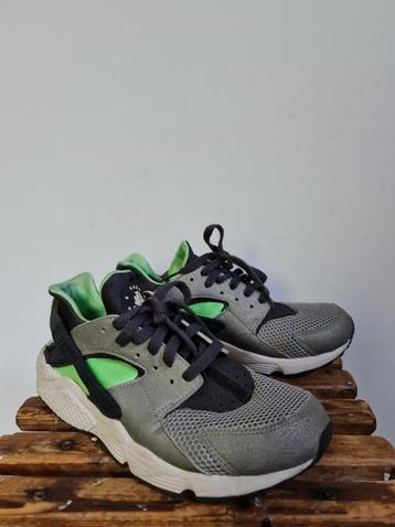 Nike Air Huarache mt 42 beschikbaar voor biedingen
