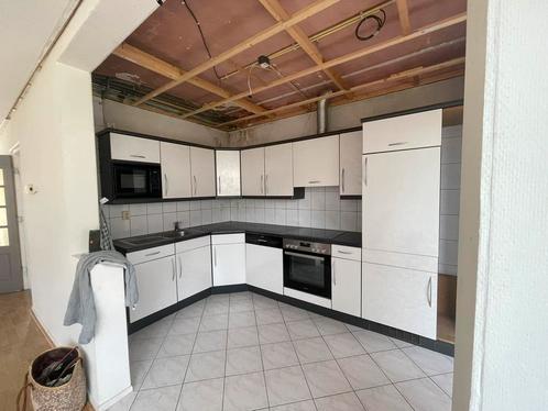 Hoekkeuken met apparatuur. - Zelf demonteren en ophalen, Huis en Inrichting, Keuken | Complete keukens, Gebruikt, Hoekkeuken, Ophalen