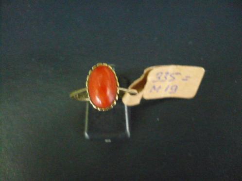 14 krt. 585 gouden dames ring met bloedkoraal steen maat 19, Sieraden, Tassen en Uiterlijk, Ringen, Gebruikt, Dame, 18 tot 19