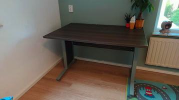 Stevig bureau – 120x80 cm – donker houtlook beschikbaar voor biedingen