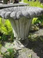 hele grootte betonnen  met marmer genixte  tuinvaas antiek, Tuin en Terras, Tuinvazen, Ophalen, Gebruikt