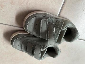 Groen/grijze Sneakers Maat 20/21 beschikbaar voor biedingen