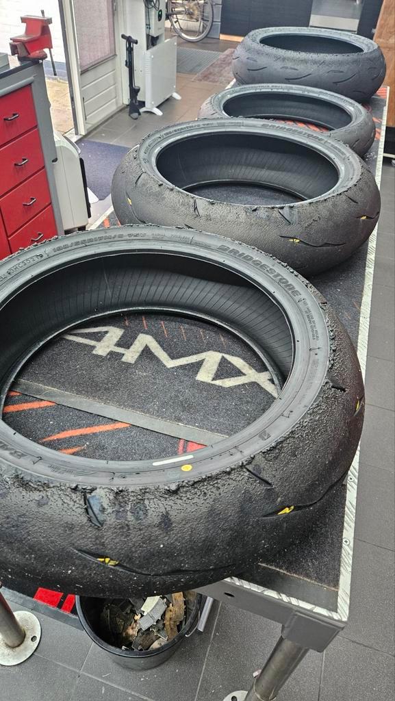 Gebruikte circuit band Bridgestone R11

Gebruikte band,, Motoren, Onderdelen | Merk-onafhankelijk, Gebruikt, Ophalen of Verzenden