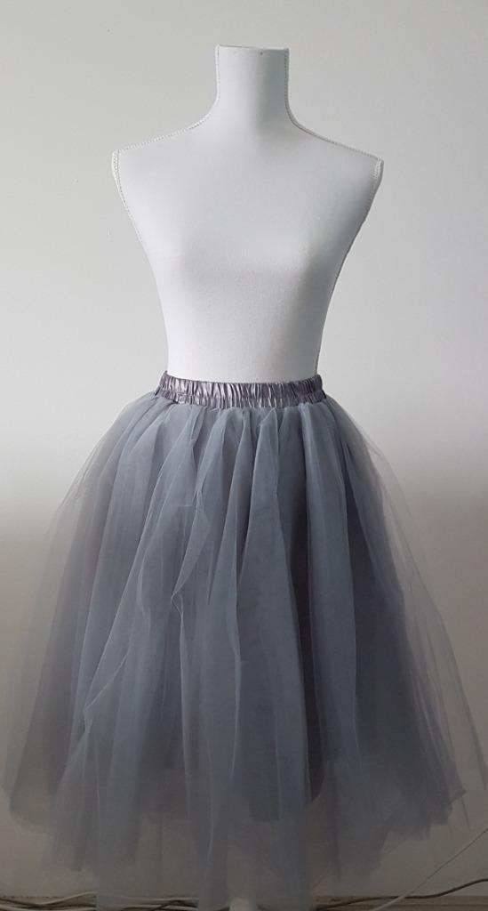 Nieuwe grijze petticoat / tule / tutu, 6 lagen + onderrok, Kleding | Dames, Rokken, Nieuw, Grijs, Onder de knie, Ophalen of Verzenden
