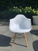 Set van zes (6) eetkamerstoelen - kuipstoelen - wit, Huis en Inrichting, Stoelen, Industrieel en Scandinavisch., Wit, Zo goed als nieuw