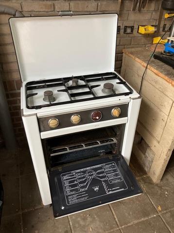 Vintage Atag driepits gasfornuis met gasoven. beschikbaar voor biedingen