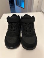 Zwarte Nike sneakers maat 26, Kinderen en Baby's, Babykleding | Schoentjes en Sokjes, Ophalen of Verzenden, Gebruikt, Jongetje of Meisje