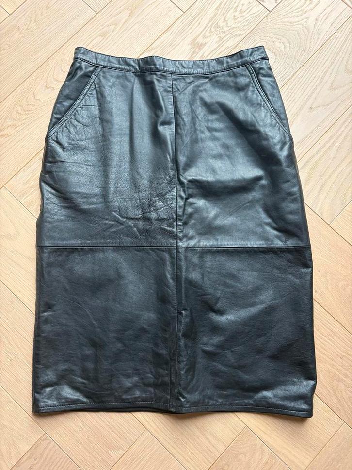 Leren rok maat 38 - Tijdloos & Chic, Kleding | Dames, Rokken, Zo goed als nieuw, Maat 38/40 (M), Zwart, Knielengte, Ophalen of Verzenden