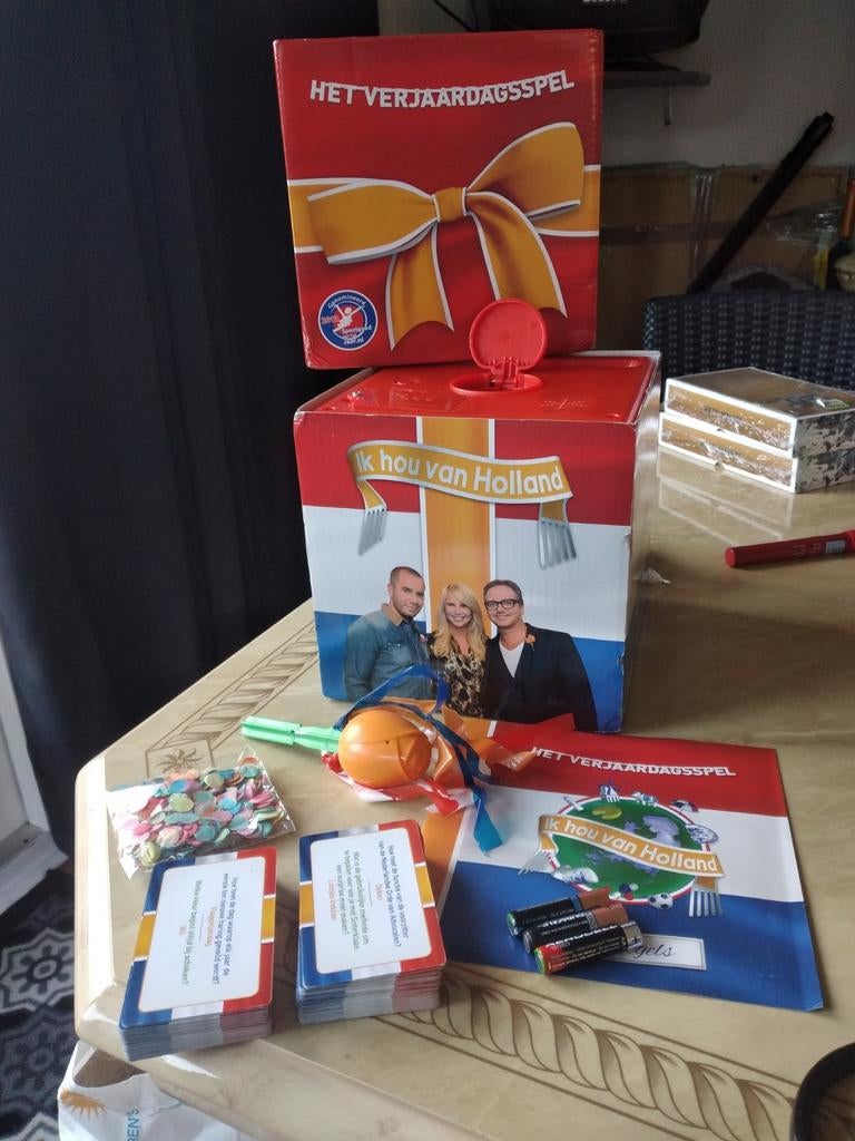 Het verjaardagsspel met de bom ik hou van Holland, Ophalen of Verzenden, Zo goed als nieuw