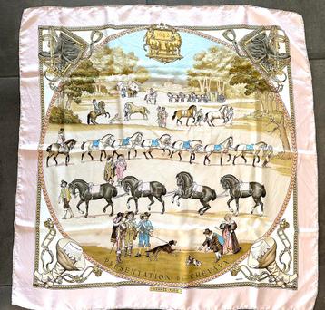 Hermès vintage zijde sjaal beschikbaar voor biedingen