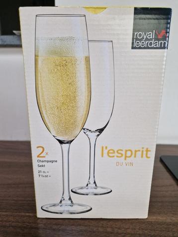 NIEUW Royal Leerdam 2 champagneglazen beschikbaar voor biedingen