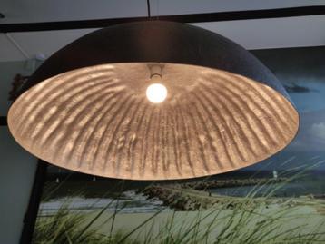 Hanglamp beton grijs en is helemaal industrieel... modern! beschikbaar voor biedingen