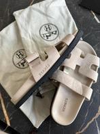 Hermes Slippers - Nieuwstaat!, Kleding | Dames, Slippers, Beige, Nieuw, Ophalen of Verzenden