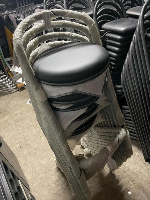Stapelbare nieuwe hamerslag barkrukken met rugleuning, Huis en Inrichting, Barkrukken, Nieuw, 5 krukken of meer, Met voetsteun