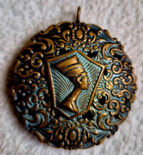 Antieke medaillon of hanger met een afbeelding van Nefertiti, Sieraden, Tassen en Uiterlijk, Kettingen, Overige materialen, Zilver