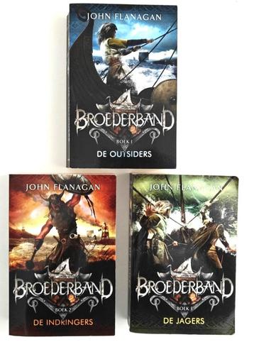 John Flanagan: BROEDERBAND: Outsiders, Indringers, Jagers. beschikbaar voor biedingen