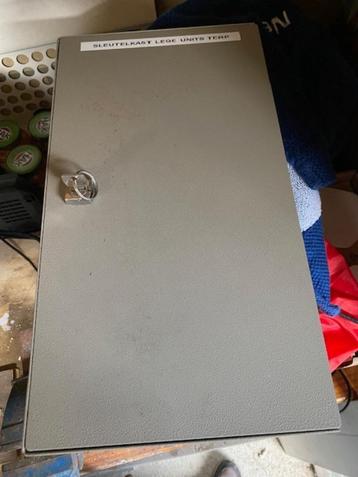 sleutelkastje afmeting 210*380*30mm incl.sleutel beschikbaar voor biedingen